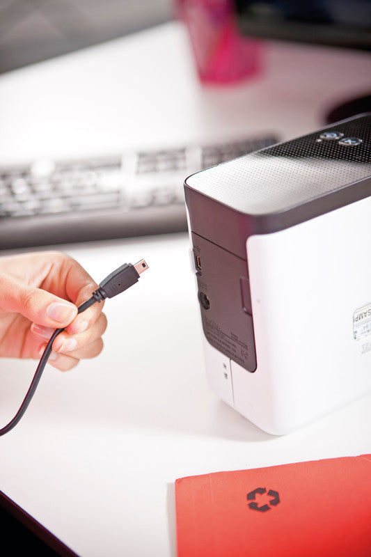 Brother P700 – Beschriftungsgerät für TZe-Bänder 3,5–24 mm, USB, WLAN, Auto-Cutter, 180 dpi