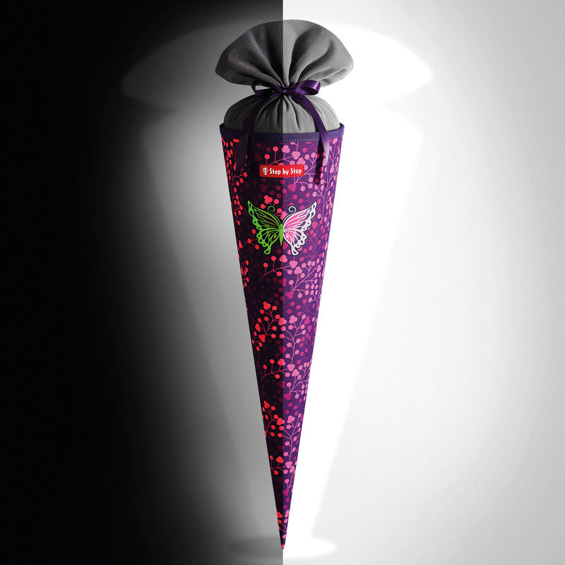 Step by Step Schultüte 70 cm × Ø 18 cm, 5 l – Motiv Butterfly Night Ina – Serie SPACE SHINE – rPET