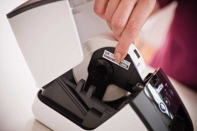 Brother QL-700 – Etikettendrucker, Thermodirekt, Auto-Cutter, USB, 300 dpi, für Rollen bis 59 mm