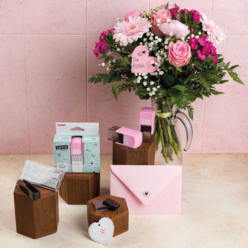 Trodat Love Messages Motivstempel-Set – selbstfärbend, 10 Textplatten 19 × 19 mm, 2 Kissen (pink/schwarz)
