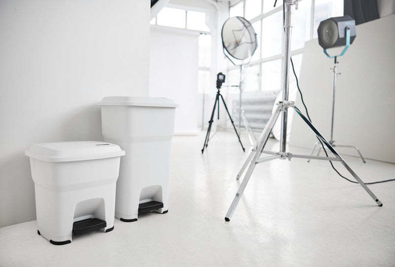 Rothopro Abfallcontainer – 60 l – mit Deckel – Kunststoff, Polarweiss – B × H × T 390 × 690 × 390 mm