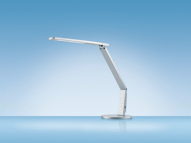 Hansa LED Tischleuchte Vario Plus – USB, stufenlos dimmbar – 2’700–6’400 K – 620 lm 10 W – silber, Metall