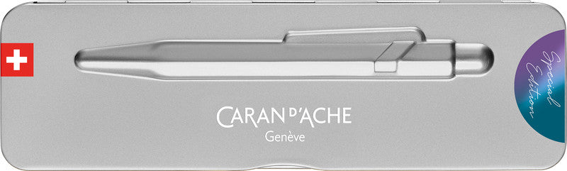 Caran d-Ache Kugelschreiber – 4 Farben (Meerviolett, Arktisgrün, Sonnenstein Rosa, Sturmblau), Aluminium