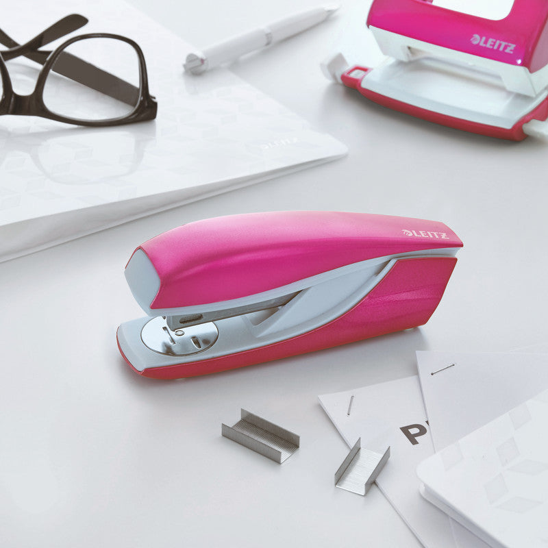 Leitz NeXXt 23.10.5502 – Hefter, metallisch, pink