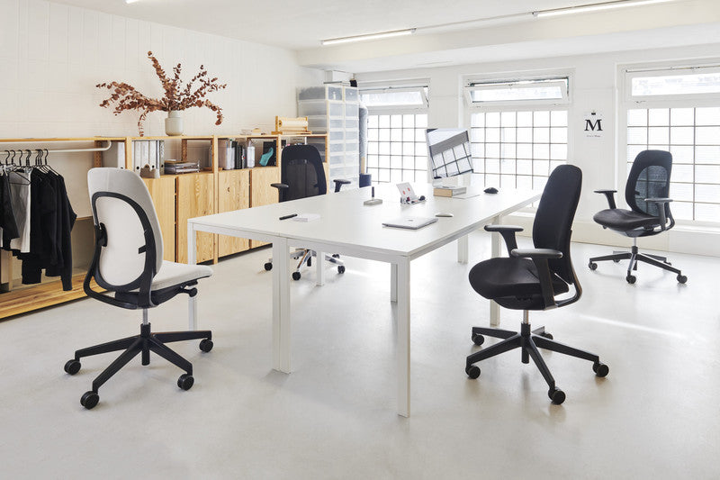 Giroflex Bürostuhl 40 – Sitzhöhe 37,5–51,5 cm, 110 kg, schwarz