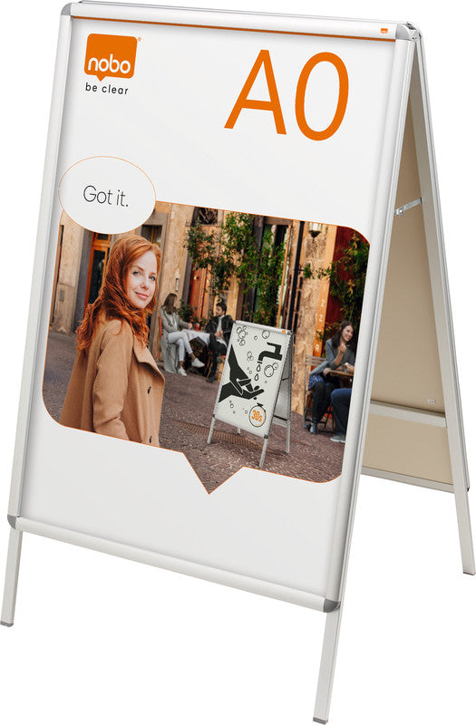 Nobo Plakatständer Premium Plus – für A0 hoch, silber, Metall/Kunststoff, 900×790×1440 mm