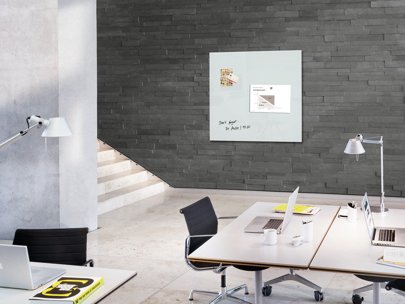 Sigel Whiteboard – 100 × 100 cm, Glas, magnetisch, Wandmontage, inkl. SuperDym-Magnetwürfel, Montagesatz