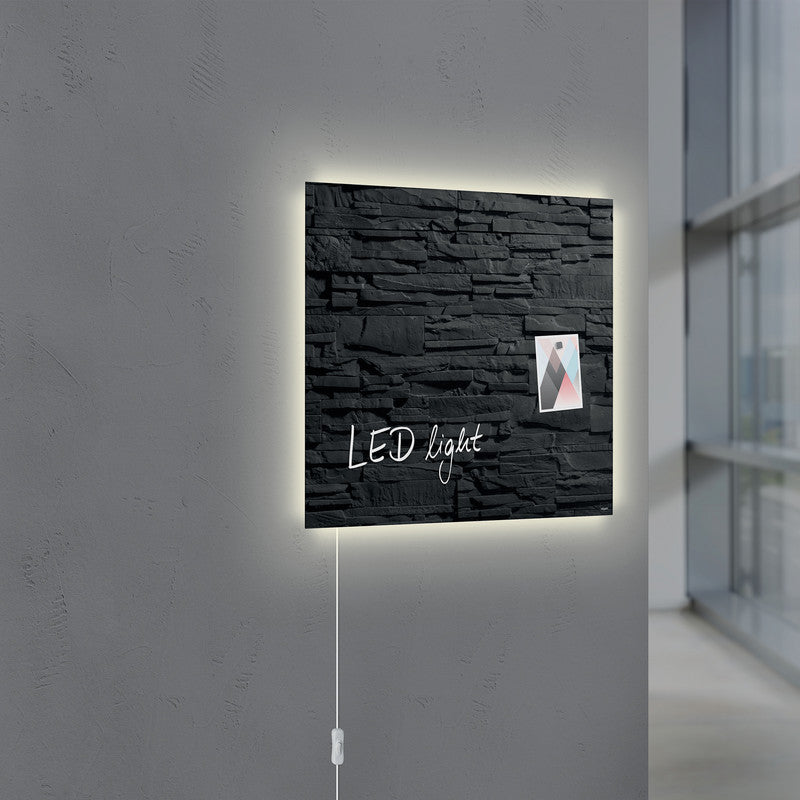 Sigel Whiteboard – 48 × 48 cm, Glas, magnetisch, Wandmontage, inkl. Magnetwürfel, Montagesatz, Leuchtmittel