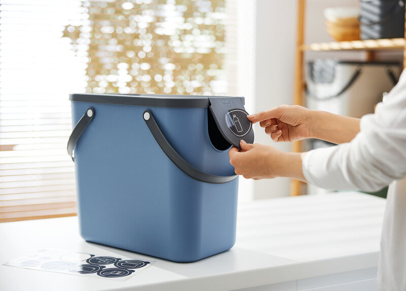 Rotho Abfallcontainer – 25 l – mit Deckel – Kunststoff, Horizon Blau – B × H × T 235 × 340 × 400 mm