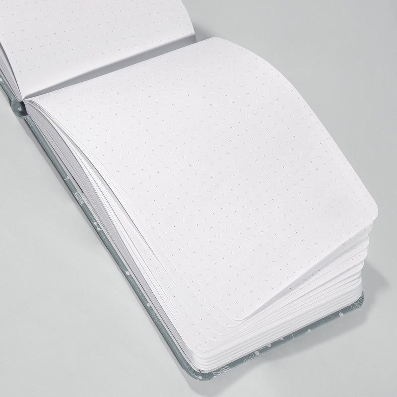 Sigel Notizblock – A6+ – 79 Blatt – 100 g/m² – Hardcover, perforiert, Gummiband, Stiftschlaufe, grau/weiss, FSC