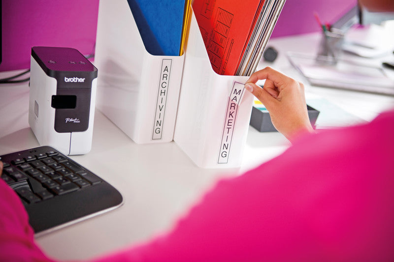 Brother P700 – Beschriftungsgerät für TZe-Bänder 3,5–24 mm, USB, WLAN, Auto-Cutter, 180 dpi
