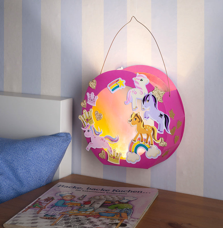 Folia Bastelset Laterne Ponys – 2 Bogen Fotokarton, 2 Bogen Transparentpapier – 2× CR2032