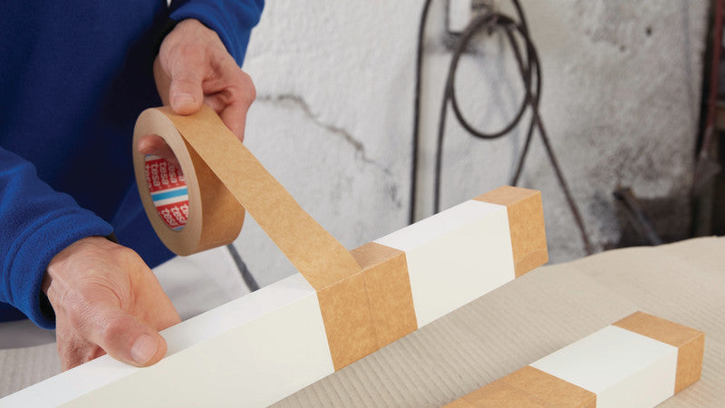 tesa Krepp-Abdeckband 4309 – 30 mm × 50 m, beige, für Maler- und Lackierarbeiten, temperaturbeständig bis 120°C