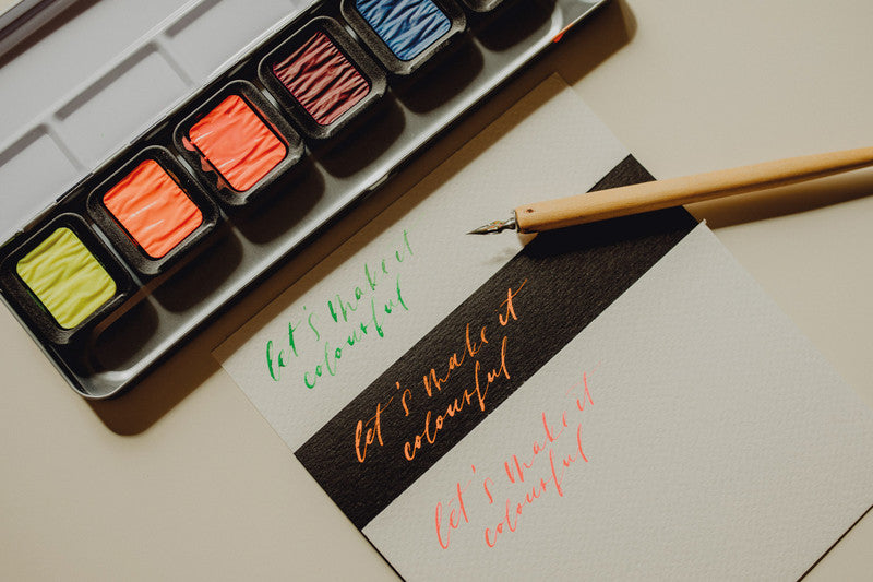 Finetec Premium Neon – Deckfarbkasten – 6 Farben, nachtleuchtend, für Papier, Karton & Holz