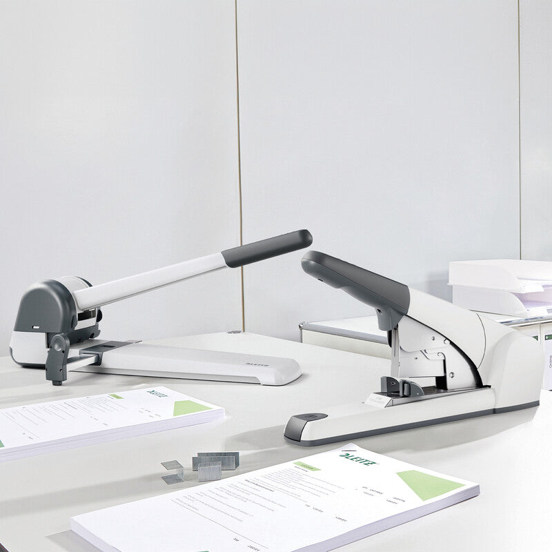 Leitz 5553 – Hefter, 120 Blatt, für 23/15XL, Flat-Clinch, verstellbarer Papieranschlag, Einlegetiefe 56 mm