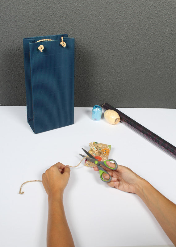 Q-connect Universalschere – 17,5 cm, Edelstahl, für Rechts- und Linkshänder, spitz, Softgrip, Kunststoff, grün