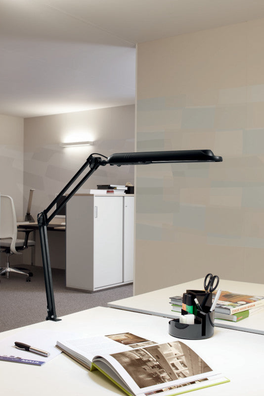 MAUL LED Tischleuchte Atlantic – Metall-Klemmfuss, drehbar, neigbar – 5'800 K – 400 lm 9 W – Silber Kunststoff