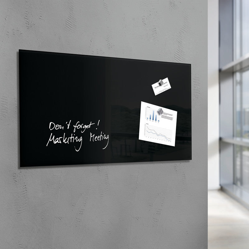 Sigel Whiteboard – 130 × 55 cm, Glas, magnetisch, Wandmontage, inkl. Magnete, Montagesatz, Magnetwürfel