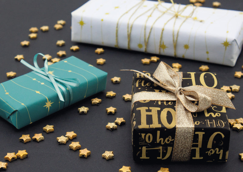 Braun + company Geschenkpapier – X-mas Letters – seidenmetallisiert – 700 × 2000 mm – schwarz/gold
