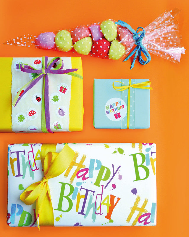 Braun + Company Geschenkpapier – Birthday Dance – gestrichenes Papier – 70 cm × 2 m – 80 g/m²