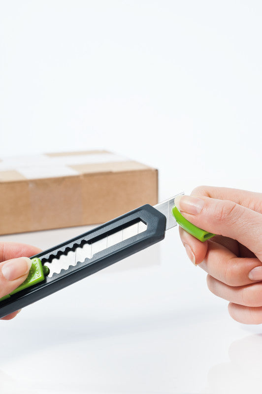 Q-CONNECT Cutter – 18 mm, Klingenarretierung, Linkshändergeeignet, Schwarz, inkl. 1 Klinge