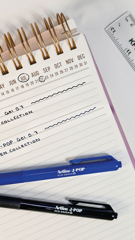 Artline J-Pop Eco-Green – Tintenroller-Set, Druckmechanik, 0,7 mm, Schwarz/Blau, 4er Etui