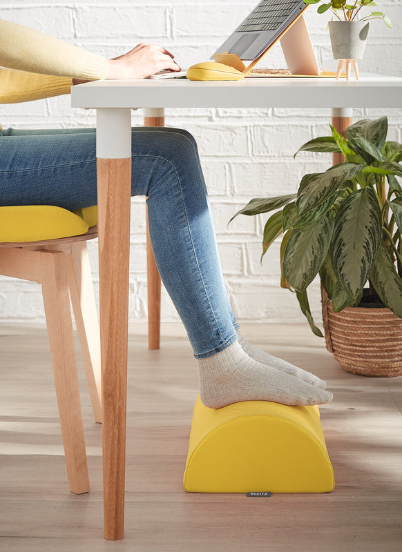 Leitz Fussstütze Ergo Cosy – 26 × 40,5 × 14 cm, warmes Gelb