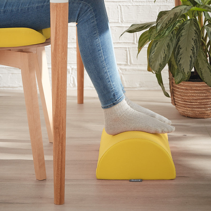 Leitz Fussstütze Ergo Cosy – 26 × 40,5 × 14 cm, warmes Gelb