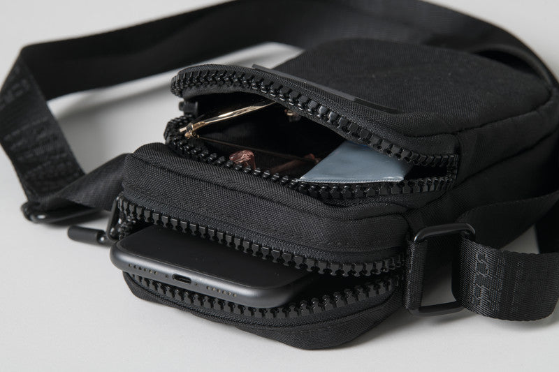 Beckmann Umhängetasche – Motiv Black Bold, 11 × 17 × 5 cm, Polyester (PES)