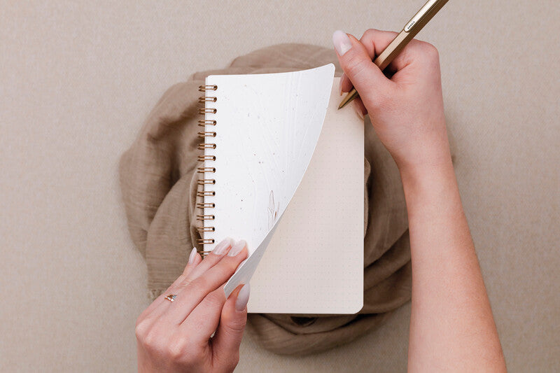 Clairefontaine Spiralheft, 110 × 170 mm, punktkariert, Spiralbindung, 50 Blatt, 90 g/m² – beige