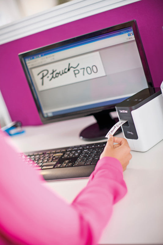 Brother P700 – Beschriftungsgerät für TZe-Bänder 3,5–24 mm, USB, WLAN, Auto-Cutter, 180 dpi