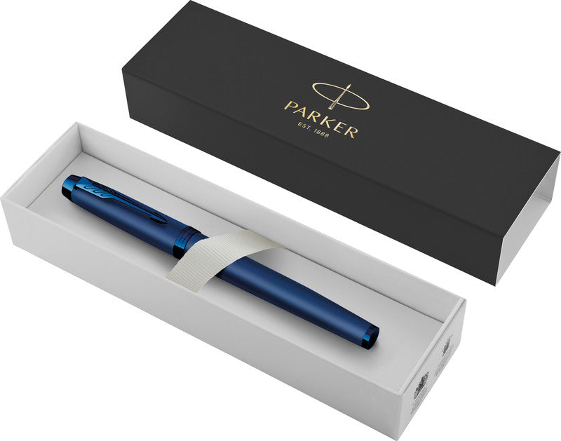 Parker IM Monochrome – Mittlere Feder – für Rechts- & Linkshänder – Blau – Patronen