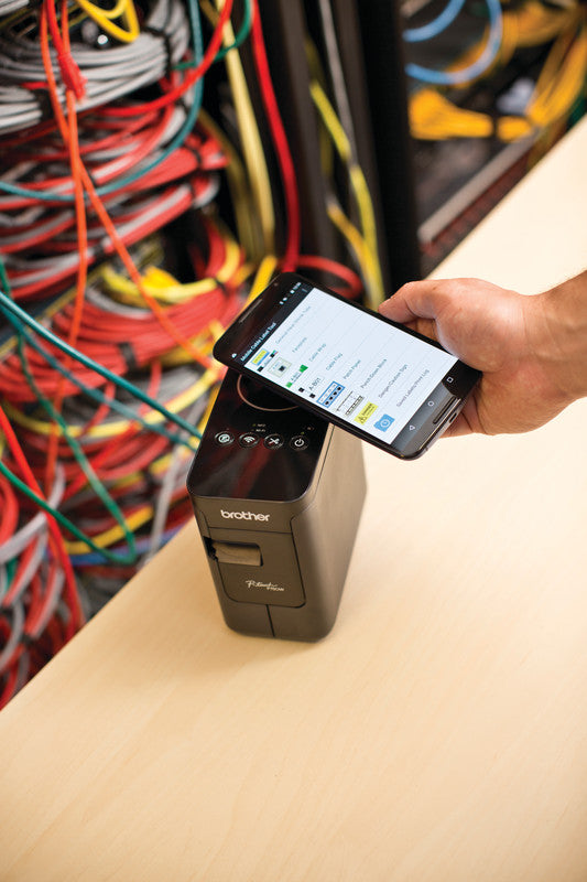 Brother P-touch P750W – Beschriftungsgerät, für TZe-Bänder 3,5–24 mm, USB, WLAN, NFC, Auto-Cutter