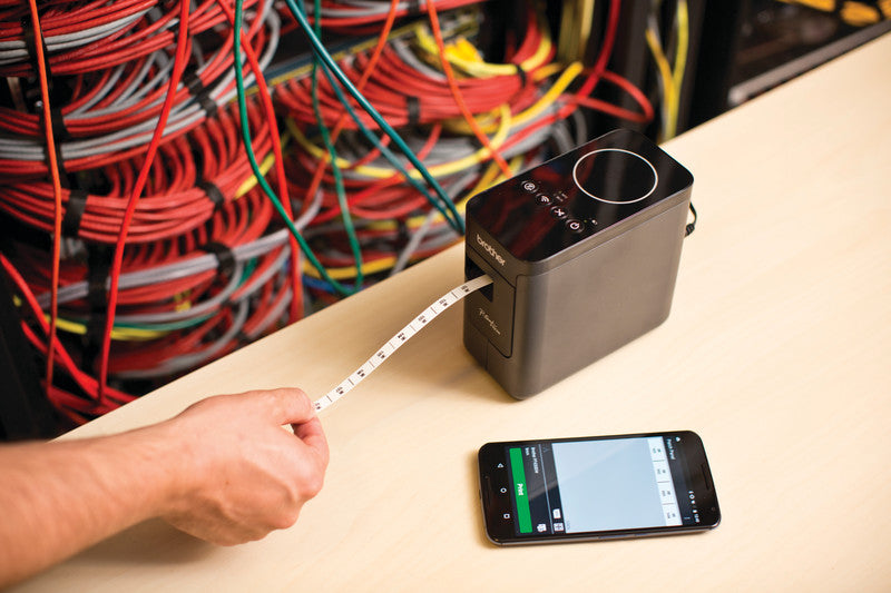 Brother P-touch P750W – Beschriftungsgerät, für TZe-Bänder 3,5–24 mm, USB, WLAN, NFC, Auto-Cutter