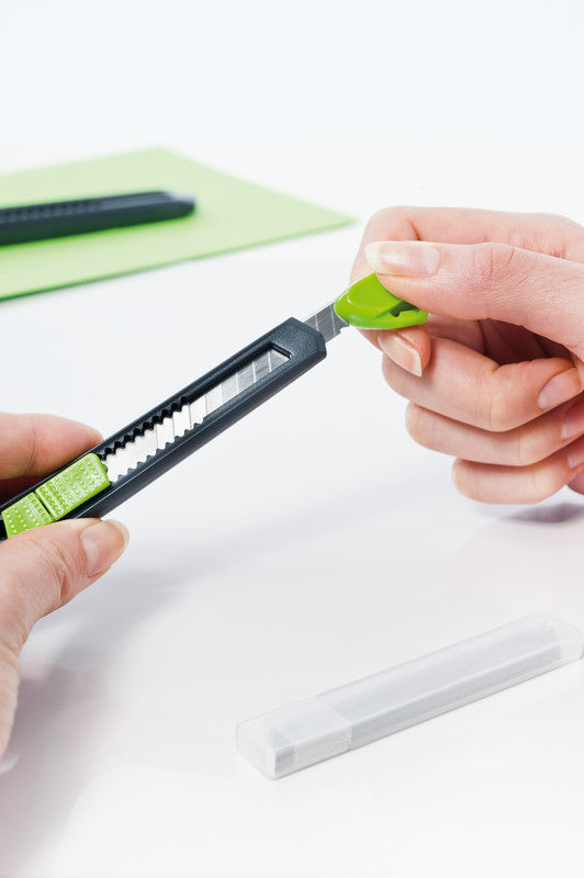 Q-CONNECT Cutter – 9 mm, Klingenarretierung, für Linkshänder geeignet, inkl. 1 Klinge