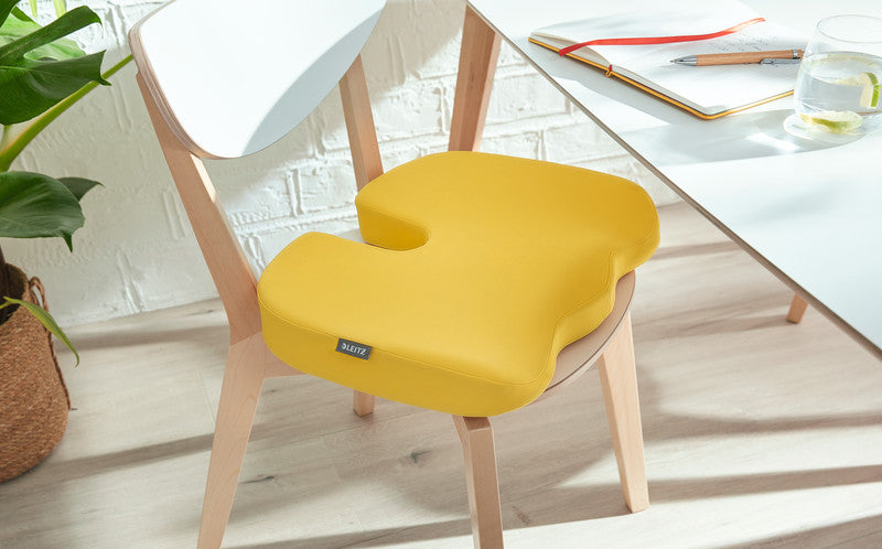 Leitz Kissen Ergo Cosy – 45,5 × 33,5 × 7,5 cm – Kunststoff, warmes Gelb