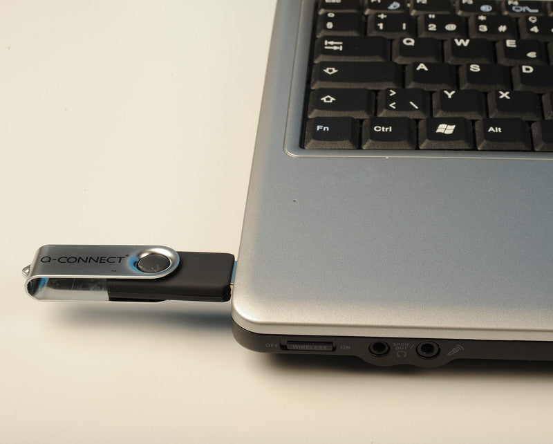 Q-CONNECT USB-Stick – 4 GB, USB 2.0, drehbarer Verschluss