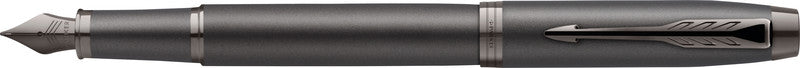 Parker IM Monochrome – Mittlere Feder – für Rechts- & Linkshänder – Titan, blau – Patronen