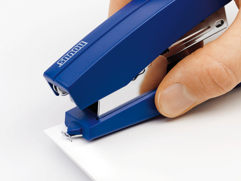 Novus B10 FC – Hefter, 20 Blatt, für Nr. 10, Flat-Clinch, Einlegetiefe 38 mm, Blau