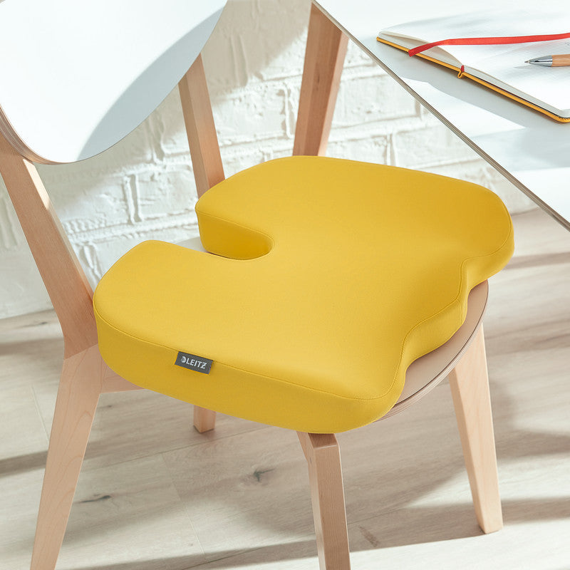 Leitz Kissen Ergo Cosy – 45,5 × 33,5 × 7,5 cm – Kunststoff, warmes Gelb