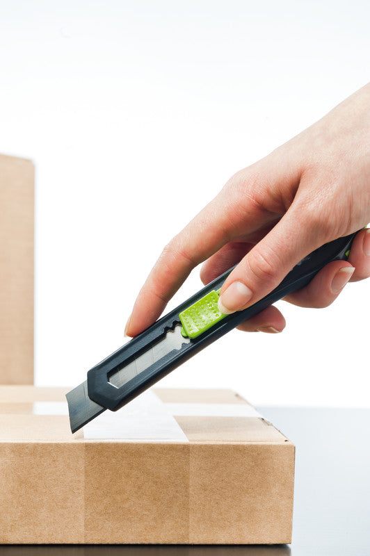 Q-CONNECT Cutter – 18 mm, Klingenarretierung, Linkshändergeeignet, Schwarz, inkl. 1 Klinge
