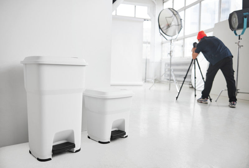 Rothopro Abfallcontainer – 60 l – mit Deckel – Kunststoff, Polarweiss – B × H × T 390 × 690 × 390 mm