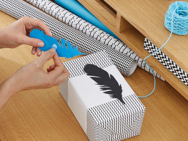 TESA TACK Klebepads – wiederablösbar, transparent, tropffrei, für Papier, leichtgewichtige Gegenstände