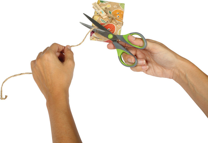 Q-connect Universalschere – 17,5 cm, Edelstahl, für Rechts- und Linkshänder, spitz, Softgrip, Kunststoff, grün