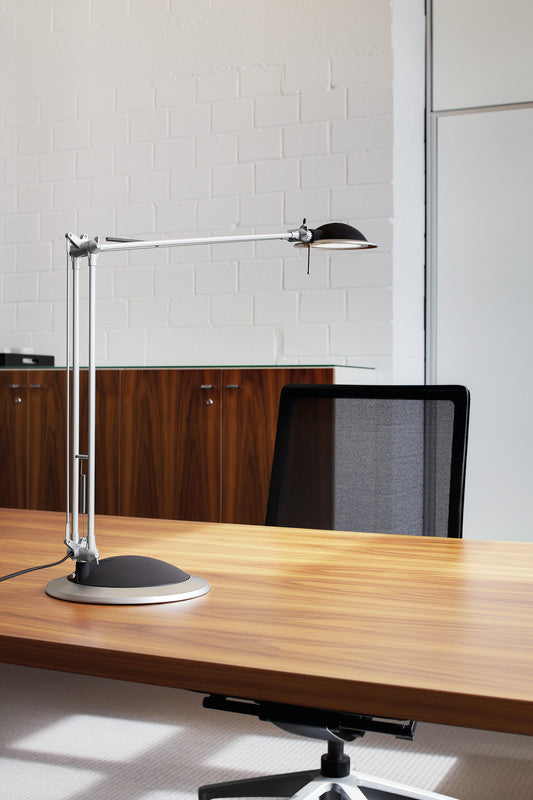 MAUL LED-Tischleuchte – Klemmfuss, drehbar, neigbar – 4000 K – 560 lm 9 W – Anthrazit