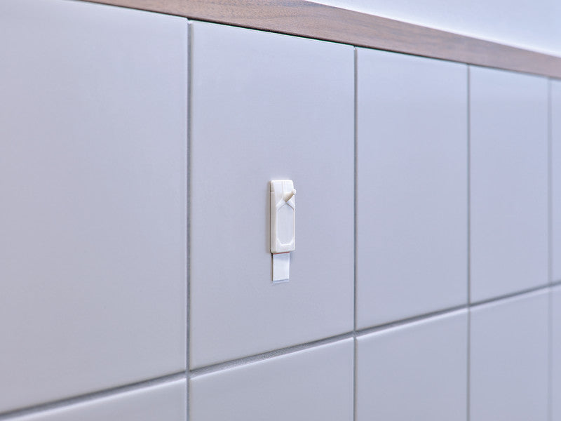 TESA Klebenagel – Kunststoff, Weiss, 12 × 14 × 1,4 cm – 2er-Pack